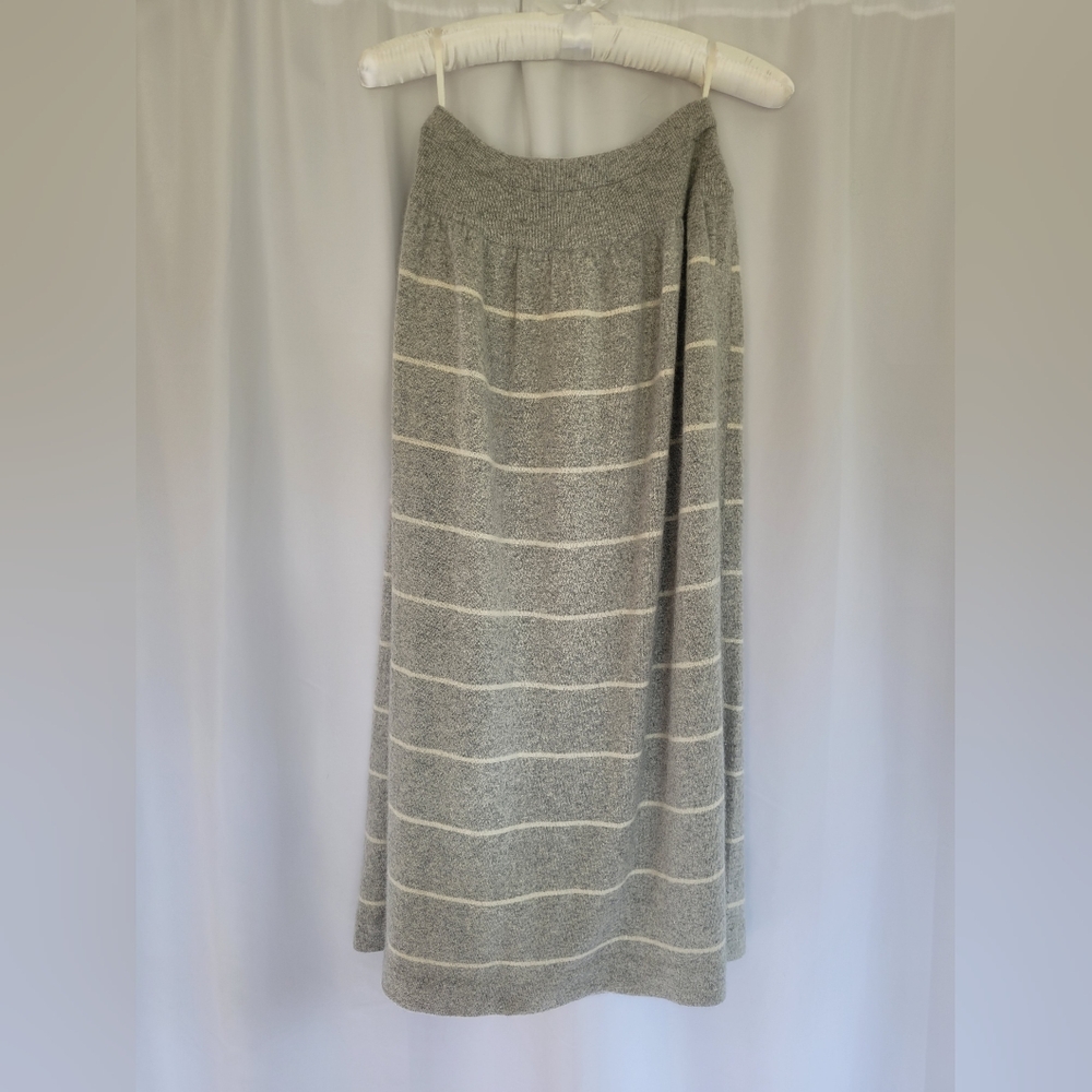 🌻Liz Claiborne Angora rabbit hair striped Gray sweater skirt size large.